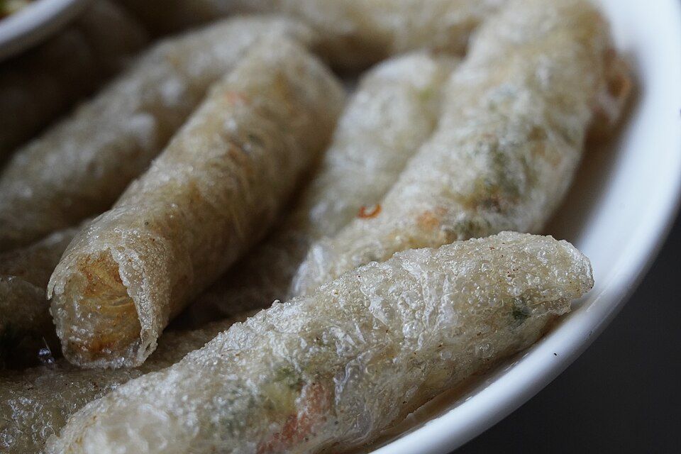 Fresh rice-paper spring rolls on a plate